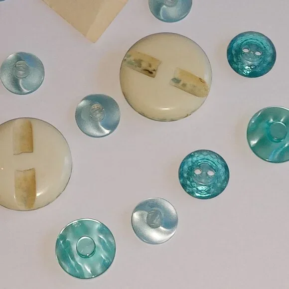 13 Retro Blue Vintage Buttons - Picture 8 of 12